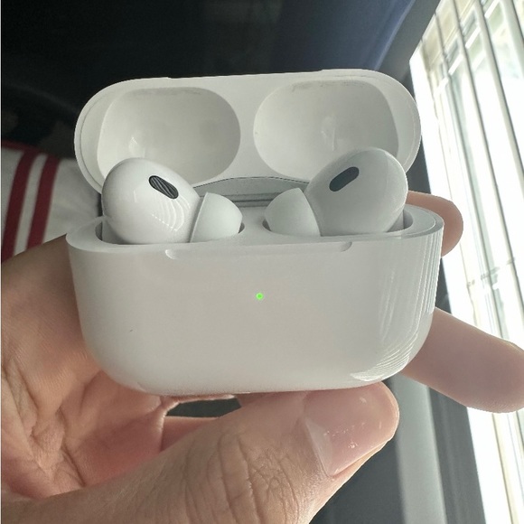Headphones Apple Airpod Pro 2nd Generation With Magsafe Wireless Charging Case Refurbished